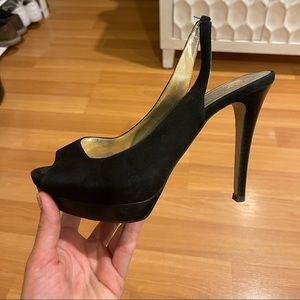 Guess suede peep toe front shoes 7.5